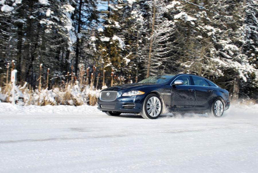  Jaguar XJ AWD 2013 года  (фото 14 из 27)